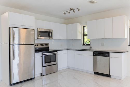 apt-12-2140 Ne 56th St, Fort Lauderdale, FL, 33308-2572 | Card Image