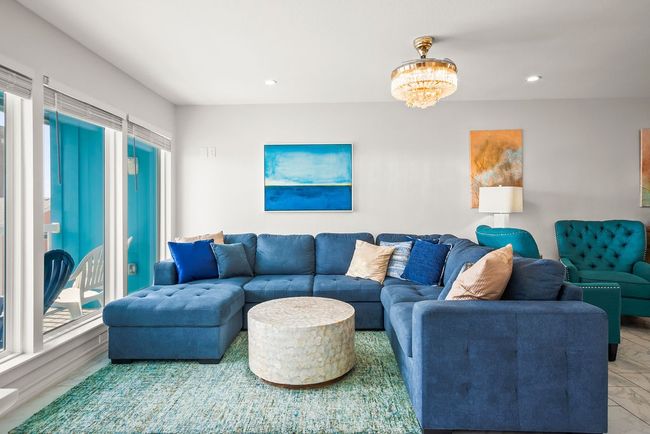 Comfortable living with large sectional sofa, only 2 years old. | Image 17
