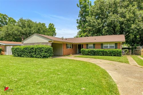 2413 Douglas Dr, Bossier City, LA, 71111-3447 | Card Image