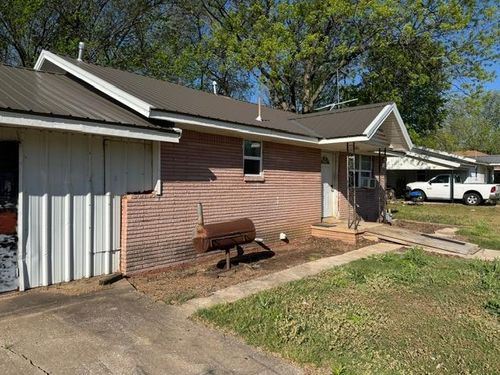 200 W Barger St, Wayne, OK, 73095-3383 | Card Image