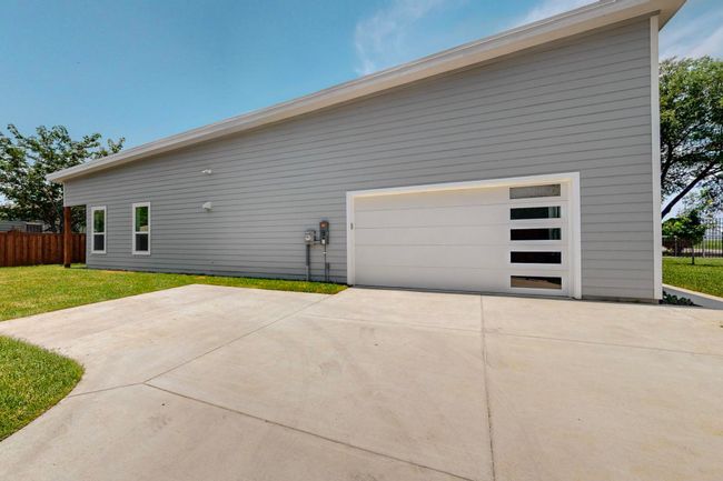 10916 Cade Rd, House other with 3 bedrooms, 3 bathrooms and null parking in Dallas TX | Image 39