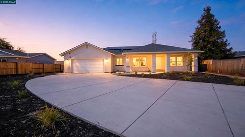 2102 Paige Ct, Pittsburg, CA, 94565-4624 | Card Image