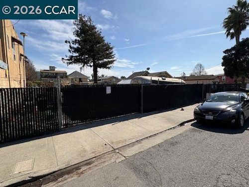 2970 De Anza Dr, Richmond, CA, 94803-2402 | Card Image