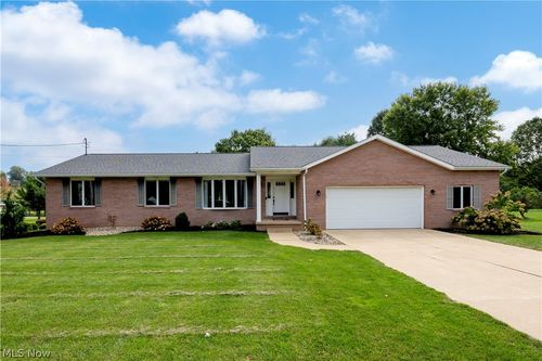 9887 Fox Knoll Dr, Orrville, OH, 44667-9018 | Card Image