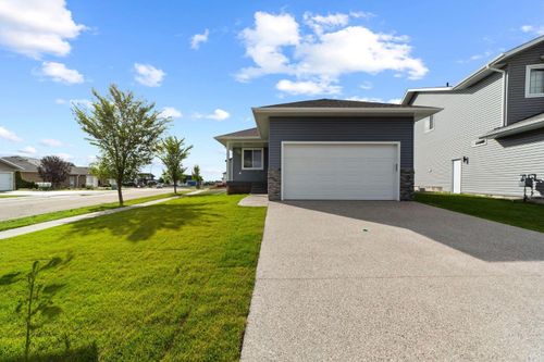 7501 38a Ave, Camrose, AB, T4V5E3 | Card Image