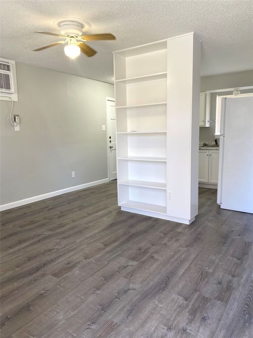 b-404 Swanee Dr, Austin, TX, 78752-3018 | Card Image