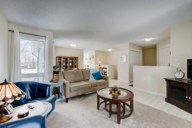620 Woodside Drive Nw, Home with 4 bedrooms, 3 bathrooms and 4 parking in Airdrie AB | Image 5