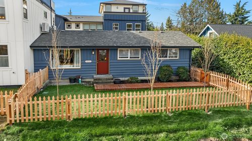 5035 25th Ave Sw, Seattle, WA, 98106-1371 | Card Image