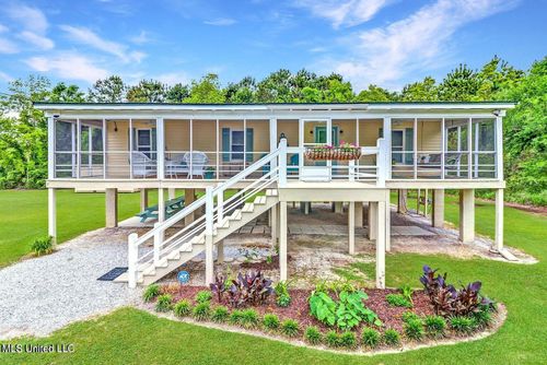 5225 Pointset Ave, Bay Saint Louis, MS, 39520-9613 | Card Image