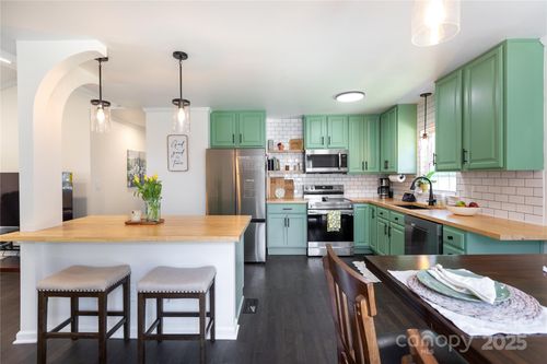 109 Hunter Ct, Oakboro, NC, 28129-9407 | Card Image