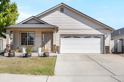 8242 Kestrel Way, White City, OR, 97503-1591 | Card Image