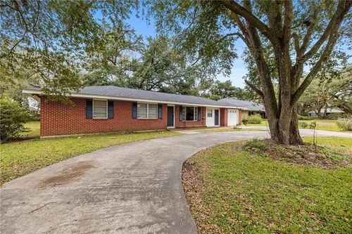 445 S 5th St, Ponchatoula, LA, 70454-2711 | Card Image