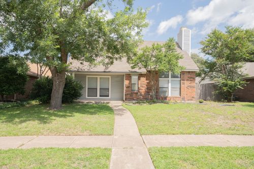 6820 Younger Dr, The Colony, TX, 75056-3517 | Card Image