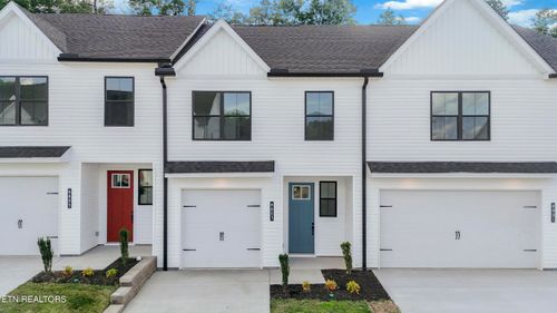 8803 Chapman Trace Way, Knoxville, TN, 37920-3345 | Card Image