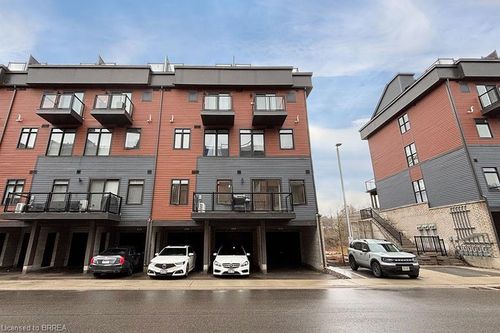 11-2 Willow St, Paris, ON, N3L0K7 | Card Image