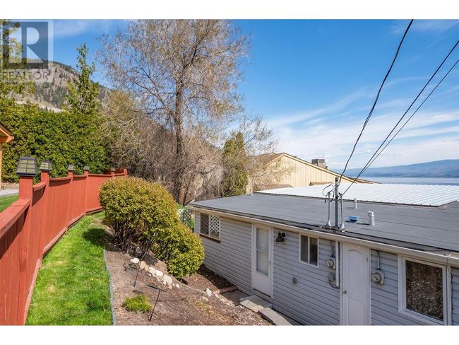 11 - 3701 Beach Ave, Home with 2 bedrooms, 2 bathrooms and 1 parking in Peachland BC | Image 9