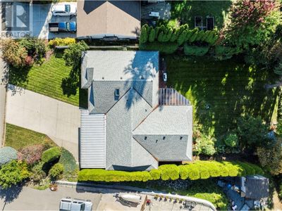 4861 11 St Ne, House other with 3 bedrooms, 3 bathrooms and 1 parking in Salmon Arm BC | Image 2