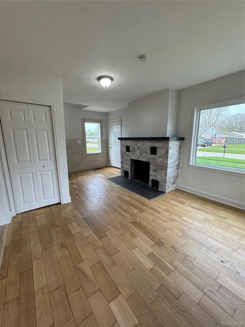 19832 Stafford St, Clinton Twp, MI, 48035-4058 | Card Image