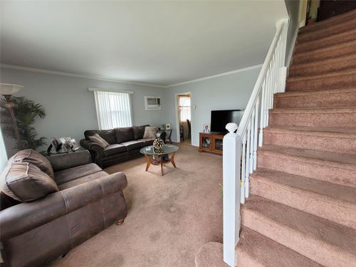 44 Circle Dr, Hempstead, NY, 11550-6610 | Card Image