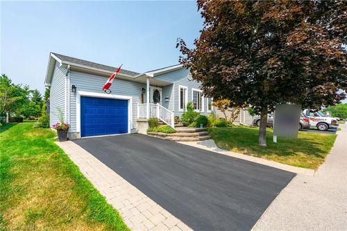 136 Glenariff Dr, Freelton, ON, L8B1A5 | Card Image