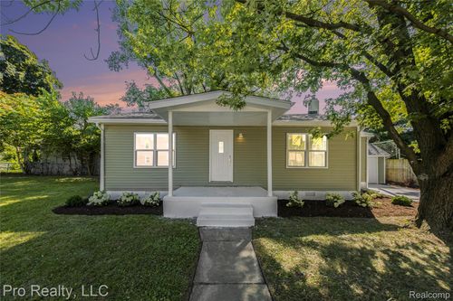 755 1st Ave, Ypsilanti, MI, 48197-5207 | Card Image