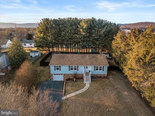 95 Cecelia St, Toms Brook, VA, 22660-2043 | Card Image