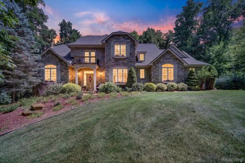 414 Lenox Ln, Brighton, MI, 48114-5009 | Card Image