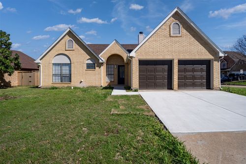 6111 Maple Leaf Dr, Arlington, TX, 76017-6450 | Card Image