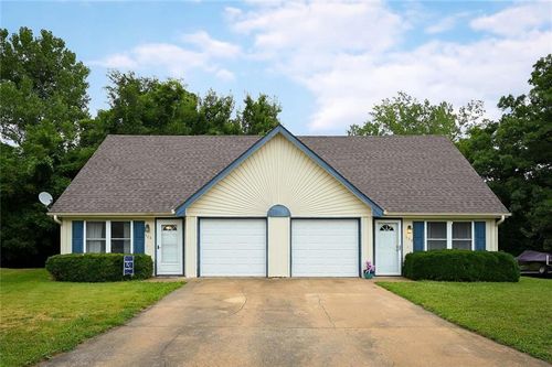530-528-530 Crest Cir, Bonner Springs, KS, 66012-1635 | Card Image