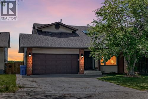 15 Hawkcliff Way Nw, Calgary, AB, T3G2R8 | Card Image