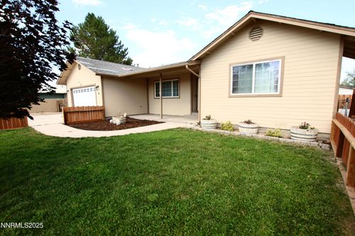 10 Scarsdale Dr, Yerington, NV, 89447-8726 | Card Image