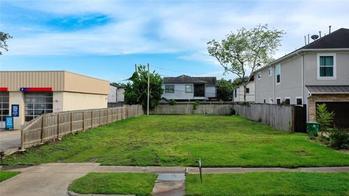 2107 W Main St, Houston, TX, 77098-3316 | Card Image