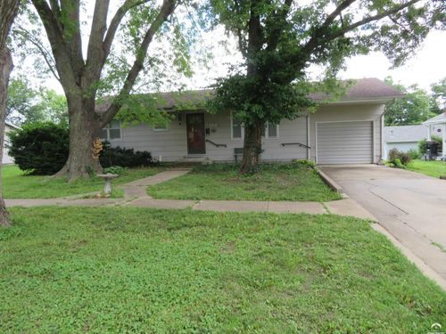 1009 Walnut St, Valley Falls, KS, 66088-1241 | Card Image