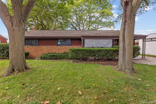 32149 Saint Annes Dr, Warren, MI, 48092-3851 | Card Image