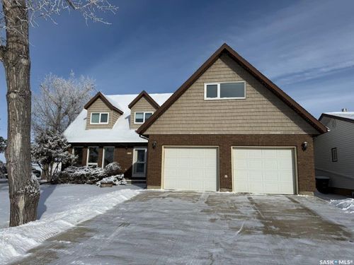 626 4th Ave W, Kindersley, SK, S0L1S2 | Card Image