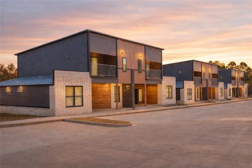 5717 Park Ave, Fort Smith, AR, 72903-1472 | Card Image