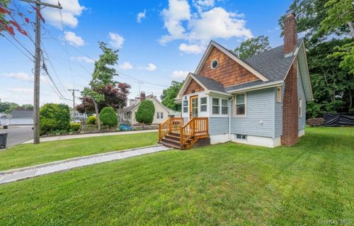 8 Rosewood Avenue, Babylon, NY, 11701 | Card Image