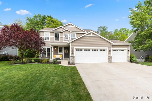 8479 Twin Lakes Dr, Jenison, MI, 49428-8664 | Card Image