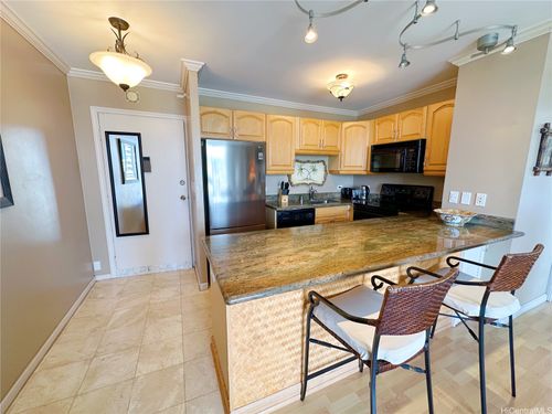 apt-1905-1925 Kalakaua Ave, Honolulu, HI, 96815-1812 | Card Image