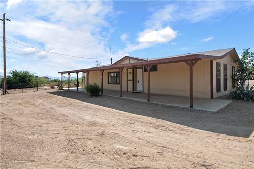 3277 N Kelvin Rd, Golden Valley, AZ, 86413-8912 | Card Image