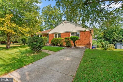 8515 Farrell Dr, CHEVY CHASE, MD, 20815-3849 | Card Image