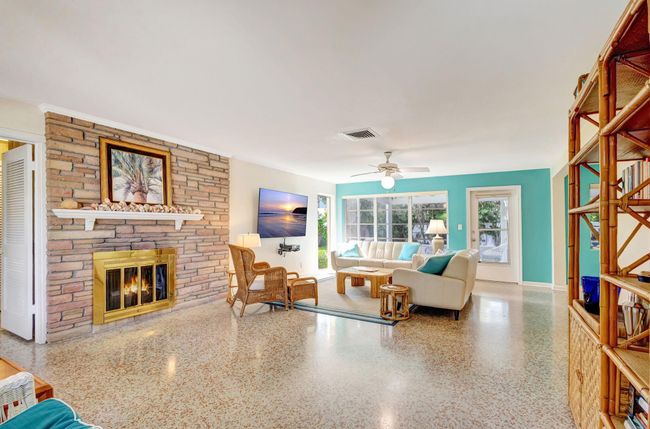 124 Sandal Ln, House other with 3 bedrooms, 2 bathrooms and null parking in Palm Beach Shores FL | Image 8