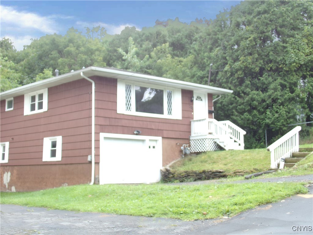 Edwards Ave, Syracuse, NY 13206