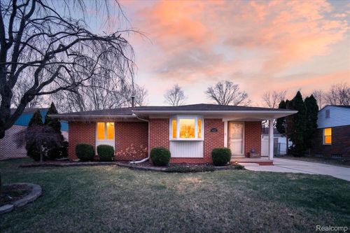 19523 Plumwoode Ct, Brownstown Twp, MI, 48183-4972 | Card Image