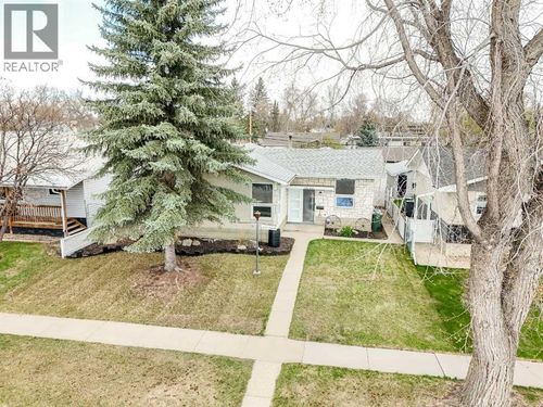 5112 46 Ave, Ponoka, AB, T4J1J5 | Card Image