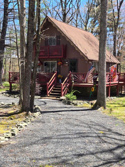 111 Yvonne Ct, Dingmans Ferry, PA, 18328-3150 | Card Image