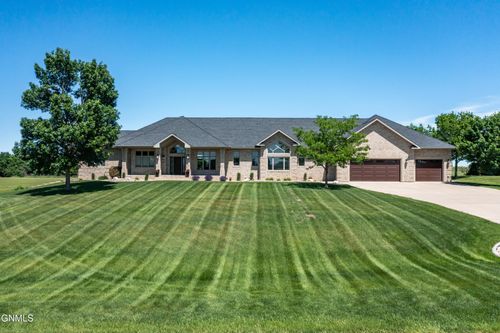 3900 Ridge Way, Bismarck, ND, 58503-9198 | Card Image