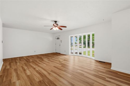 420 W Eliff St, Siloam Springs, AR, 72761-4626 | Card Image