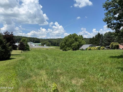 000 Leprechaun Ln, New Paris, PA, 15554 | Card Image