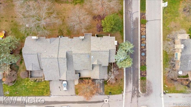 4013 Foxpointe Dr, Condo with 2 bedrooms, 3 bathrooms and null parking in West Bloomfield MI | Image 32